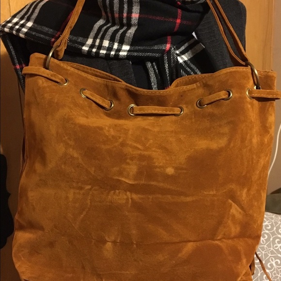 Cowgirl Style with lots of fringe🎸HOST PICK Hand Bag
Last one! - Picture 4 of 4